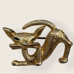 Vintage Gold Tone Charming Cat Brooch